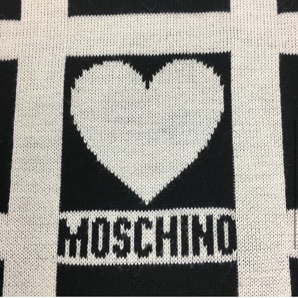 Moschino Spell Out Heart Wool Blend Scarf - Picture 4 of 6